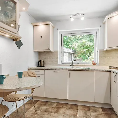 Stunning In Semesterbostad Hobro